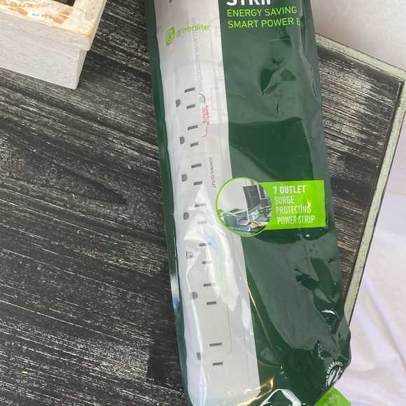 Greenlite Tier 1 Advanced Surge Protection Power Strip NEW - Picture 3 of 4